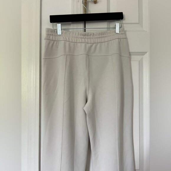 NWOT LULULEMON Softstreme High-Rise Pant- short - Picture 4 of 11